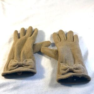 Stylish and Soft Wool Tan Winter Gloves with Bow Accent And Touchscreen Fingers